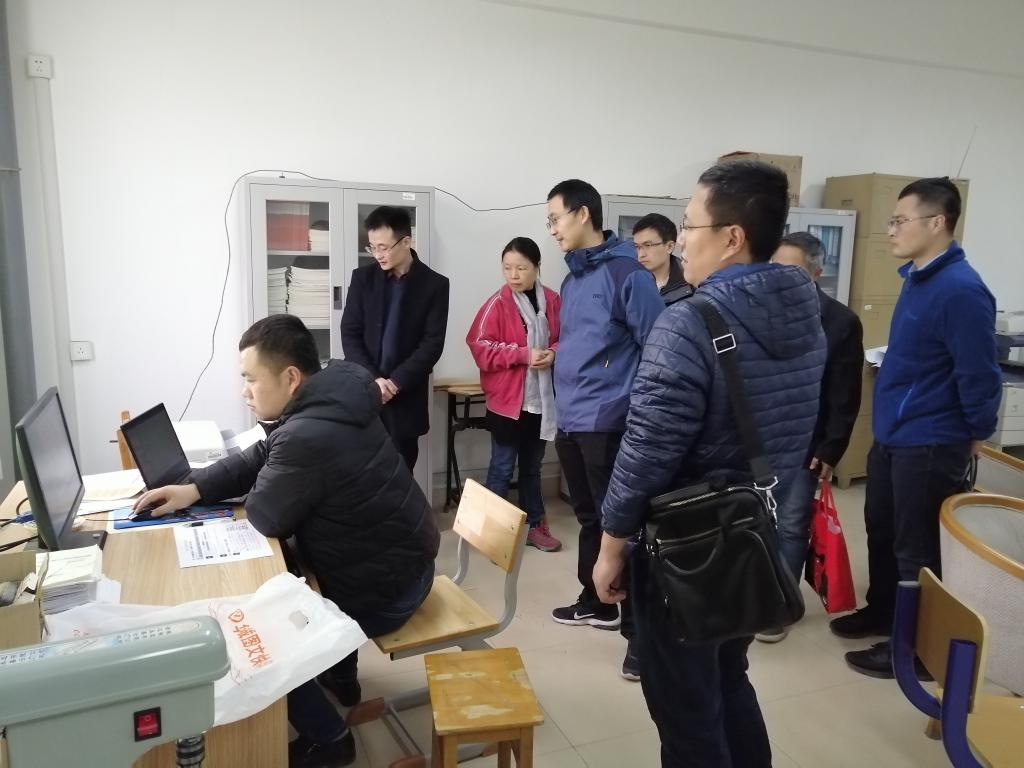 老师们现场观看阅卷操作示范